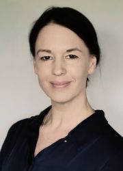 Frau Natalie Bayer, Leitung